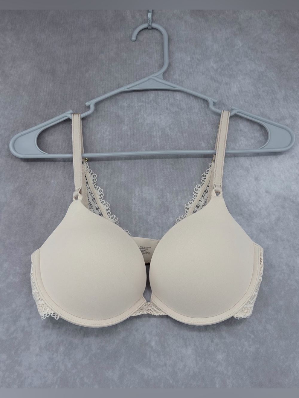 Soma embraceable enchanting Light Beige Lace-Trim Push Up T-Shirt 32D Bra